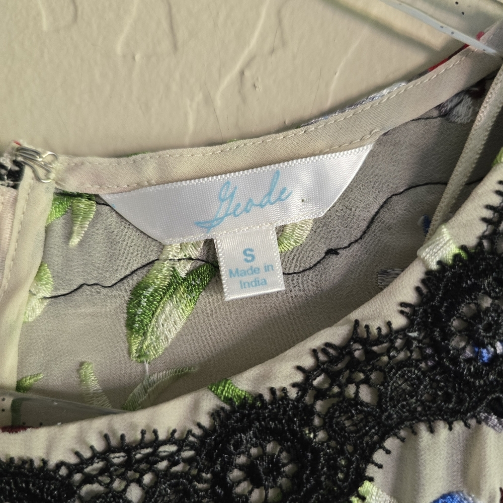Modcloth Geode Floral Embroidered Lace Dress Size Small - Picture 4 of 14